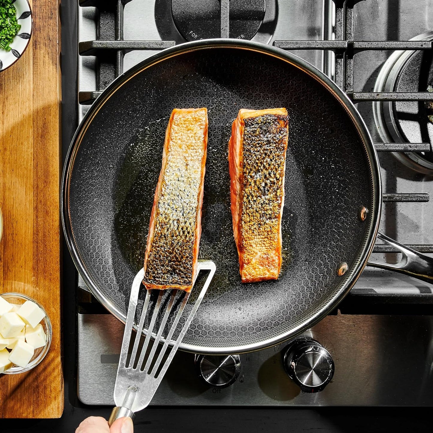 Hybrid Nonstick 10-Inch Frying Pan with Tempered Glass Lid, Stay-Cool Handle, Dishwasher-Friendly, Oven-Safe up to 900°F, Induction Ready, Compatible with All Cooktops