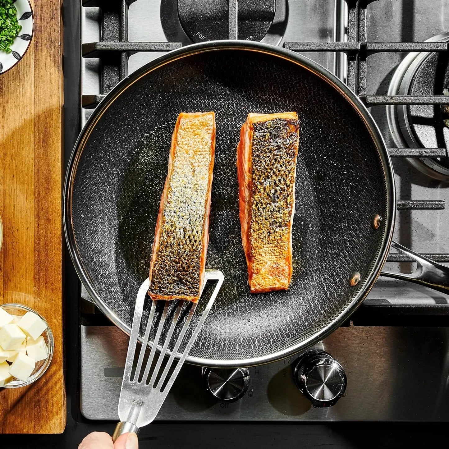 Hybrid Nonstick 10-Inch Frying Pan with Tempered Glass Lid, Stay-Cool Handle, Dishwasher-Friendly, Oven-Safe up to 900°F, Induction Ready, Compatible with All Cooktops