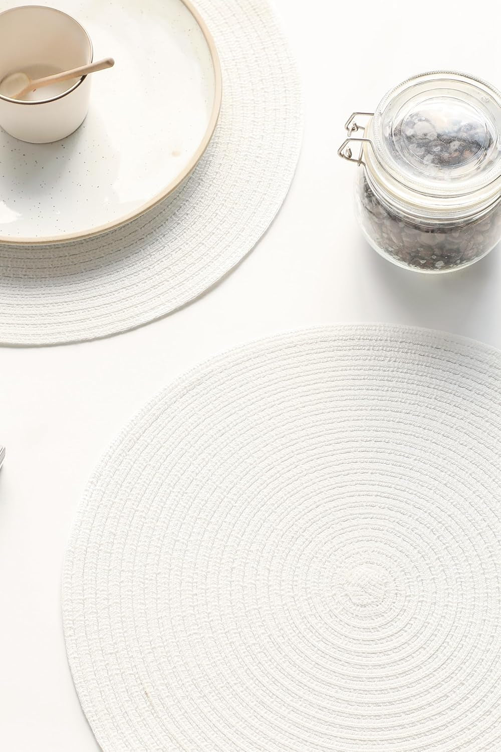15 Inch round Braided Placemats Set of 4, Washable Heat Resistant Cotton Polyester Circle Place Mats for Kitchen Dining Table - White