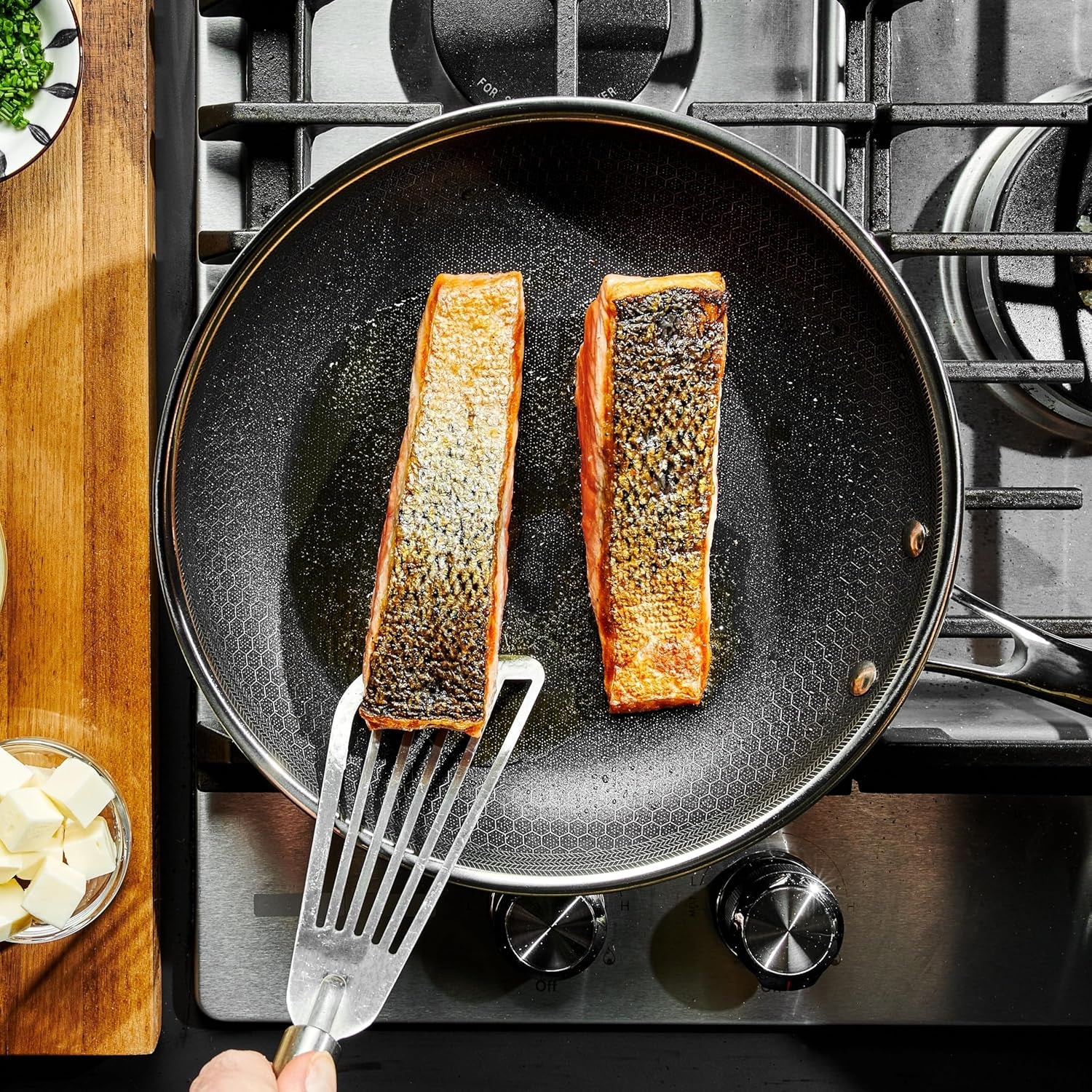 Hybrid Nonstick 10-Inch Frying Pan with Tempered Glass Lid, Stay-Cool Handle, Dishwasher-Friendly, Oven-Safe up to 900°F, Induction Ready, Compatible with All Cooktops