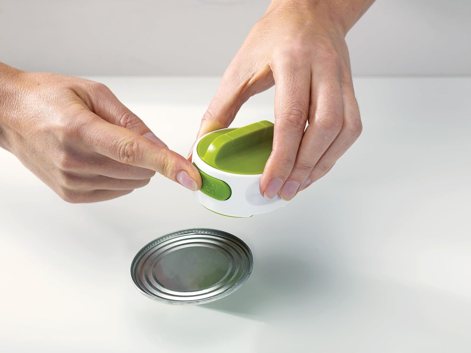 Can-Do Compact Can Opener Easy Twist Release Portable Space-Saving Manual Stainless Steel, Green
