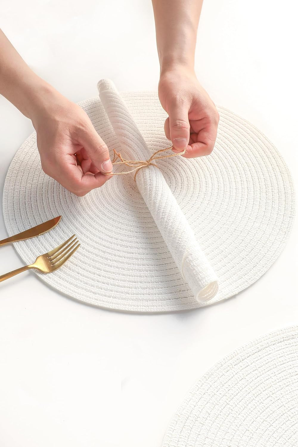 15 Inch round Braided Placemats Set of 4, Washable Heat Resistant Cotton Polyester Circle Place Mats for Kitchen Dining Table - White