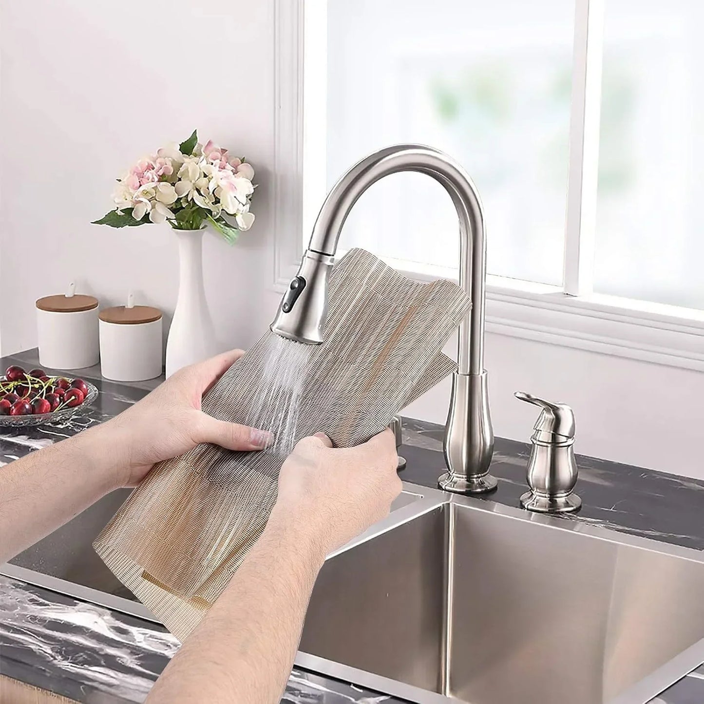 Placemats, Placemats Set of 6, Heat Resistant Place Mats, Washable PVC Table Mats, Woven Vinyl Plastic Placemats for Dining Table, Non-Slip Stain Resistant Kitchen Table Placemats Easy to Clean