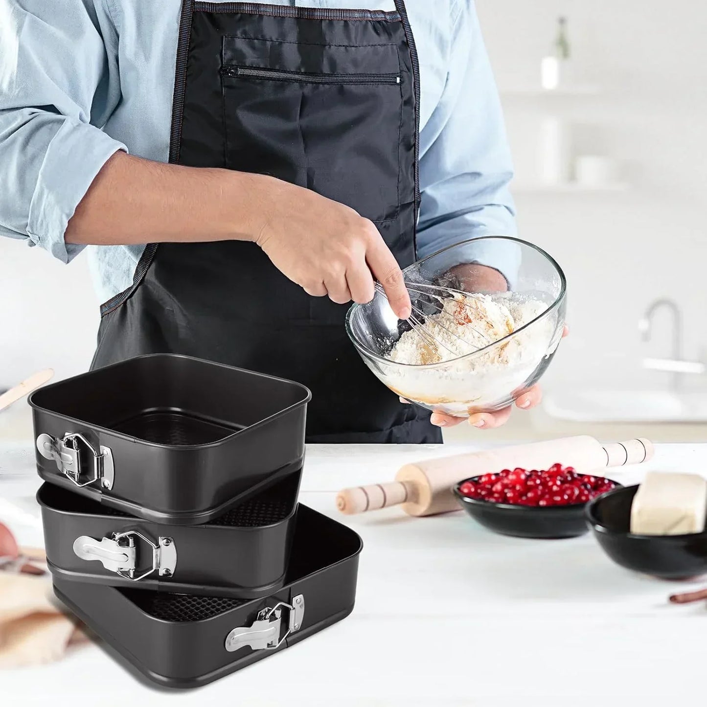 Non-stick square baking pans with clasp lids, perfect for cakes and desserts in any kitchen