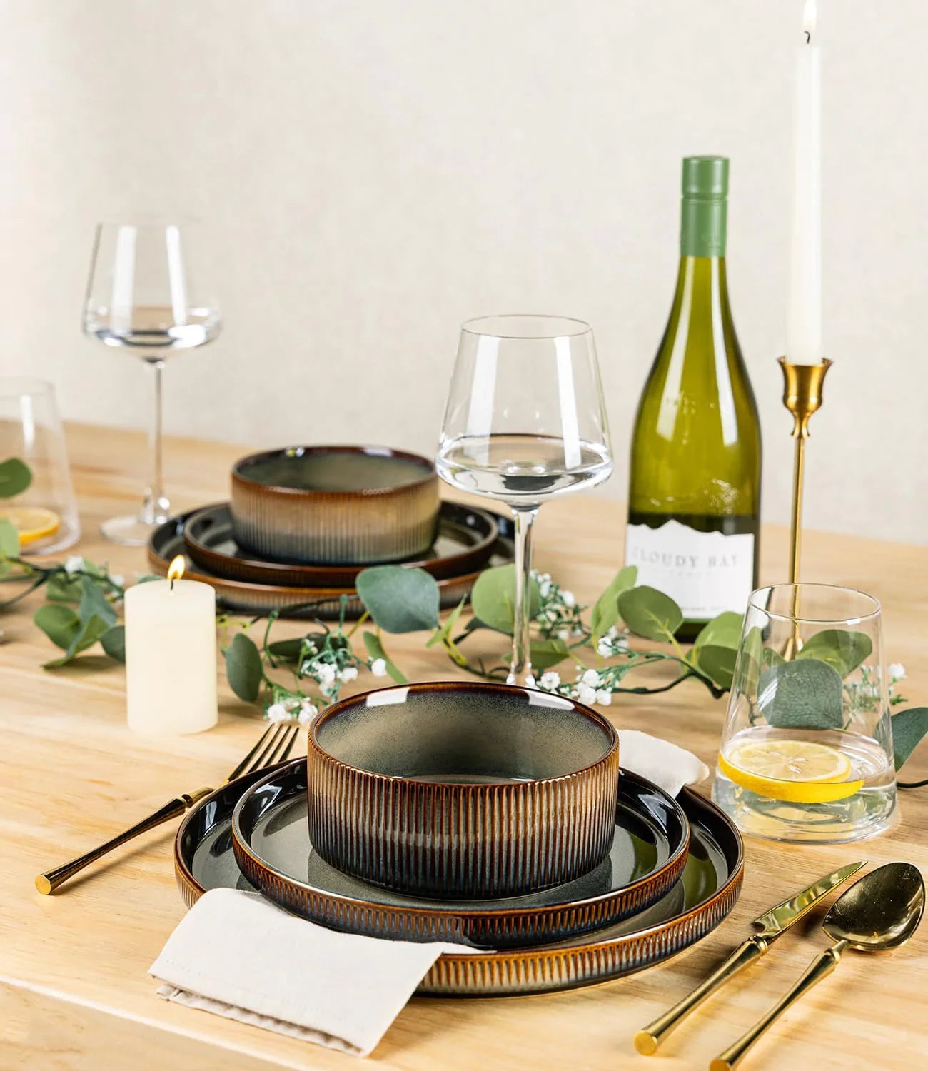 Ceramic Dinnerware Sets for 8, 24 Pieces Porcelain Lightweight Speckled Plates and Bowls Sets, Scratch Resistant Dish Set, Oven & Microwave & Dishwasher Safe, Coca Mocha