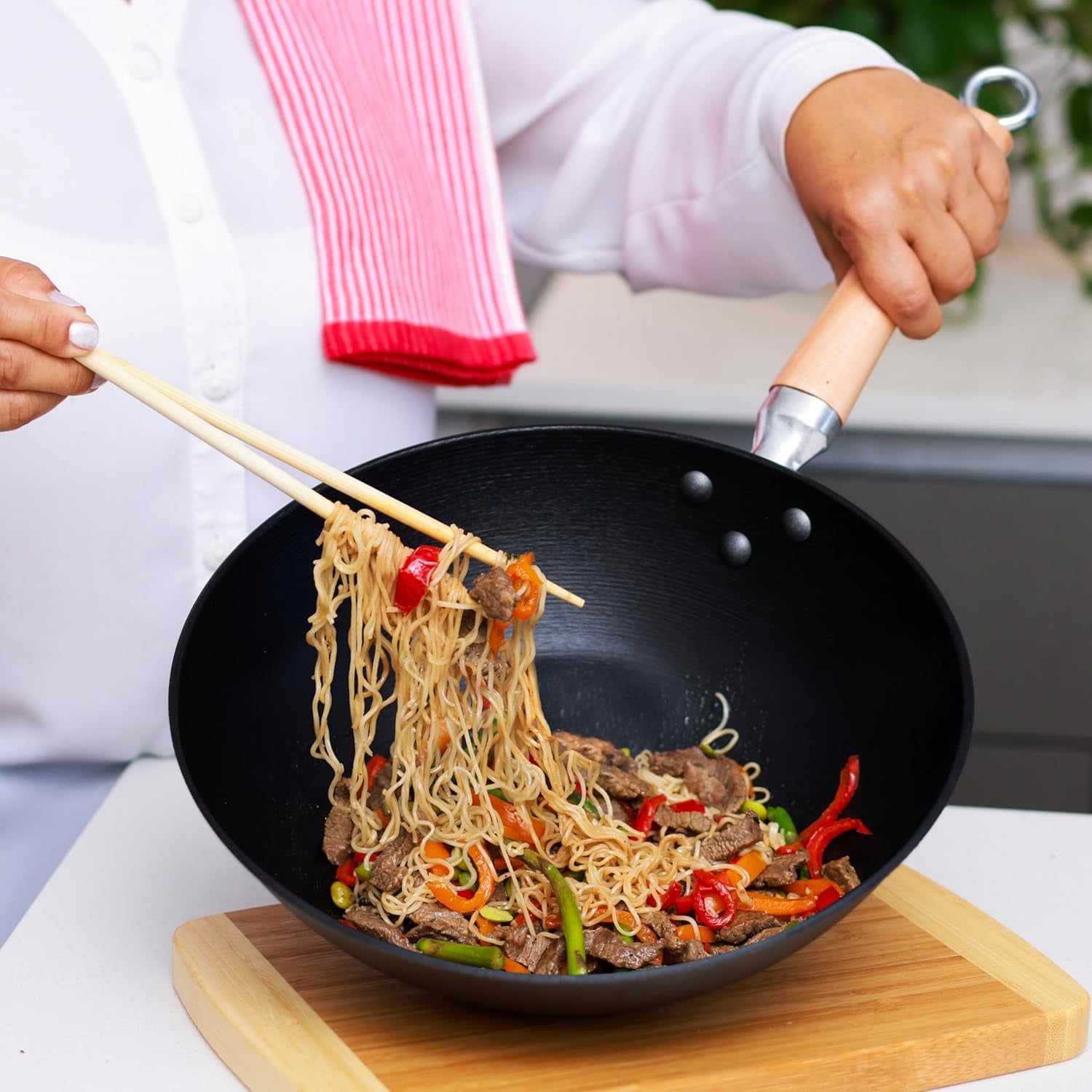 23-0003, Lightweight Cast Iron Stir Fry, 11.5-Inch