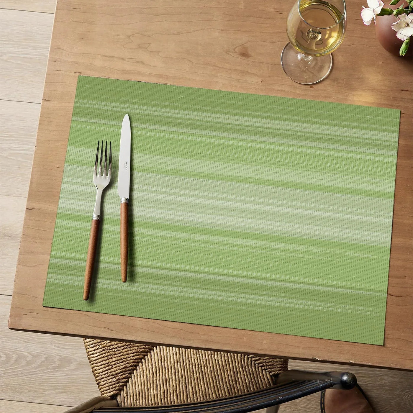 Green Gradient Stripes Placemats Set of 4, Washable Heat Resistant Non-Slip Woven Plastic Spring PVC Place Mats for Farmhouse Party Kitchen Dining Decor