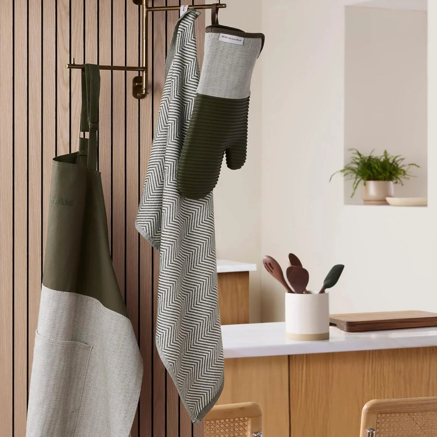 ® Evergreen Design Series Heavyweight Textured Oversized Kitchen Towels 3-Pack Set, Absorbent 100% Cotton, Dual-Purpose, Deep Forest Green, 18"X28"
