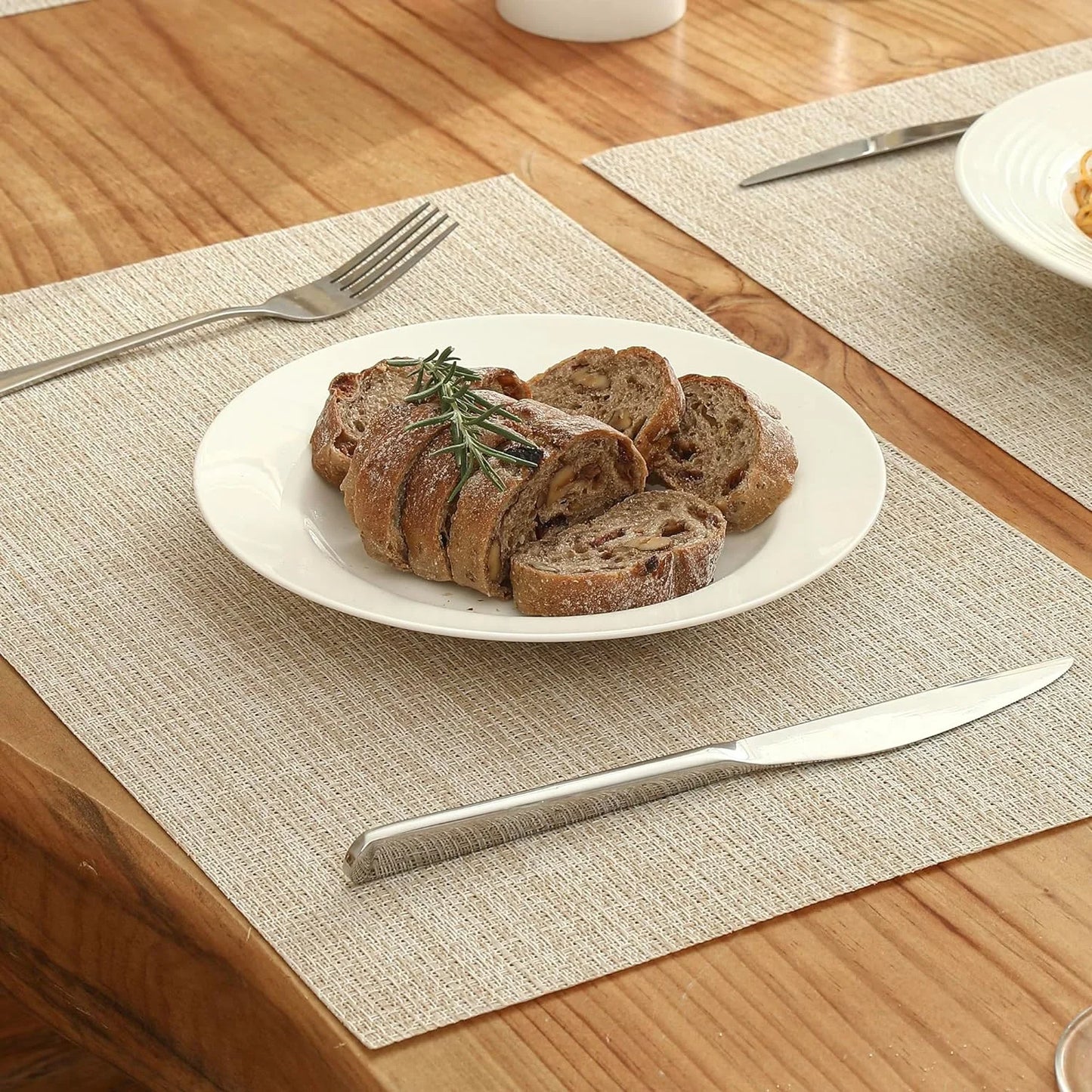 Beige Placemats Set of 4 - Heat Resistant Non-Slip Place Mats for Dining Table, Washable Durable PVC Vinyl Woven Table Mats（Beige, 4）